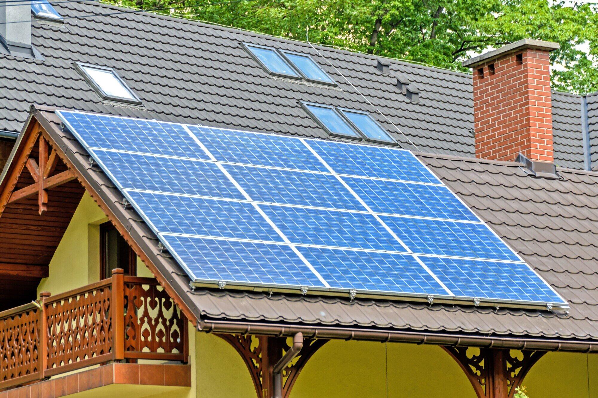 How to Choose the Right Solar Mounting System for Your Metal Flat Roof