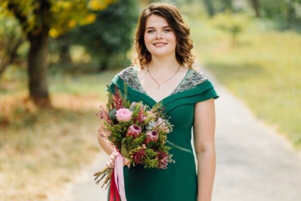 green dress