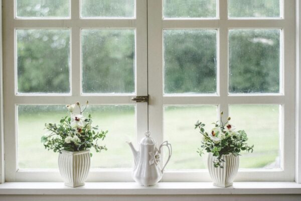 How to Compare Quotes from Different Windows Contractors Effectively