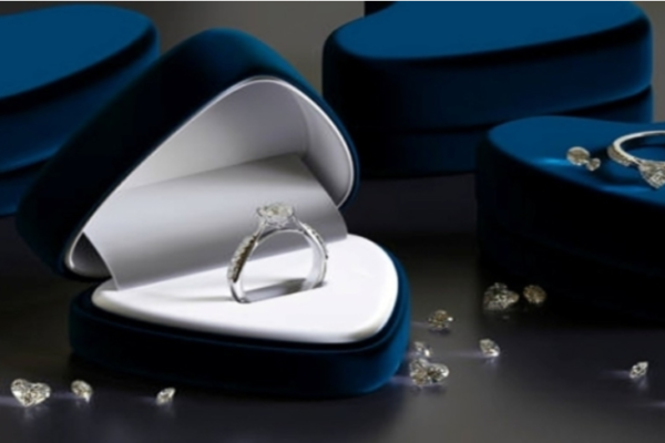 Experience the Rare Carat Expert Diamond Advice to Buy an Engagement Ring